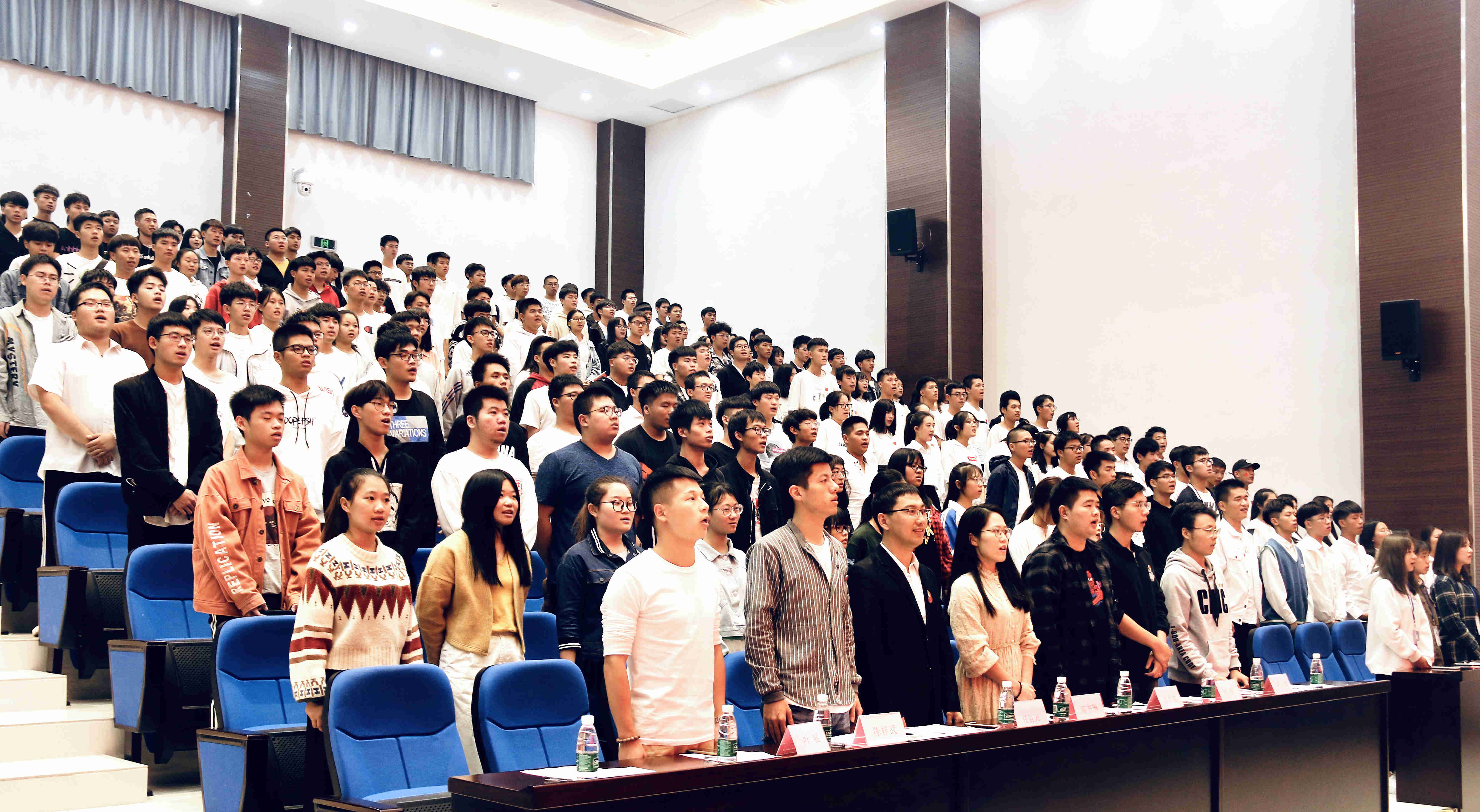 我院各团支部用青春和行动礼赞新中国