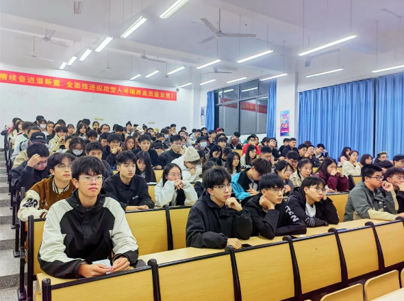 榜样的力量|第一期“探索成功之路，优秀学长经验分享会”顺利举办