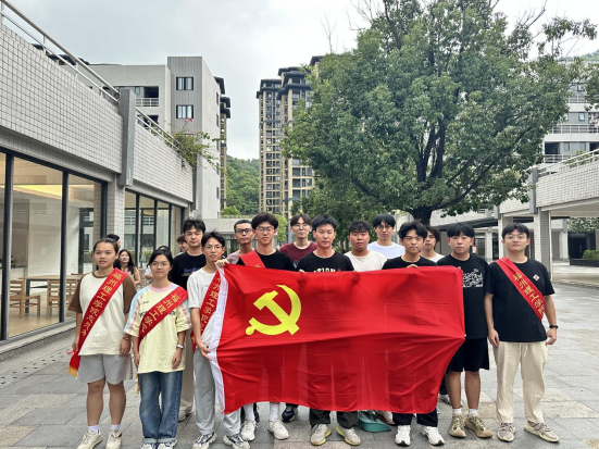 【活动实践】迎新助力 党员先行|计算与信息科学学院党员开展新生宿舍检查志愿活动