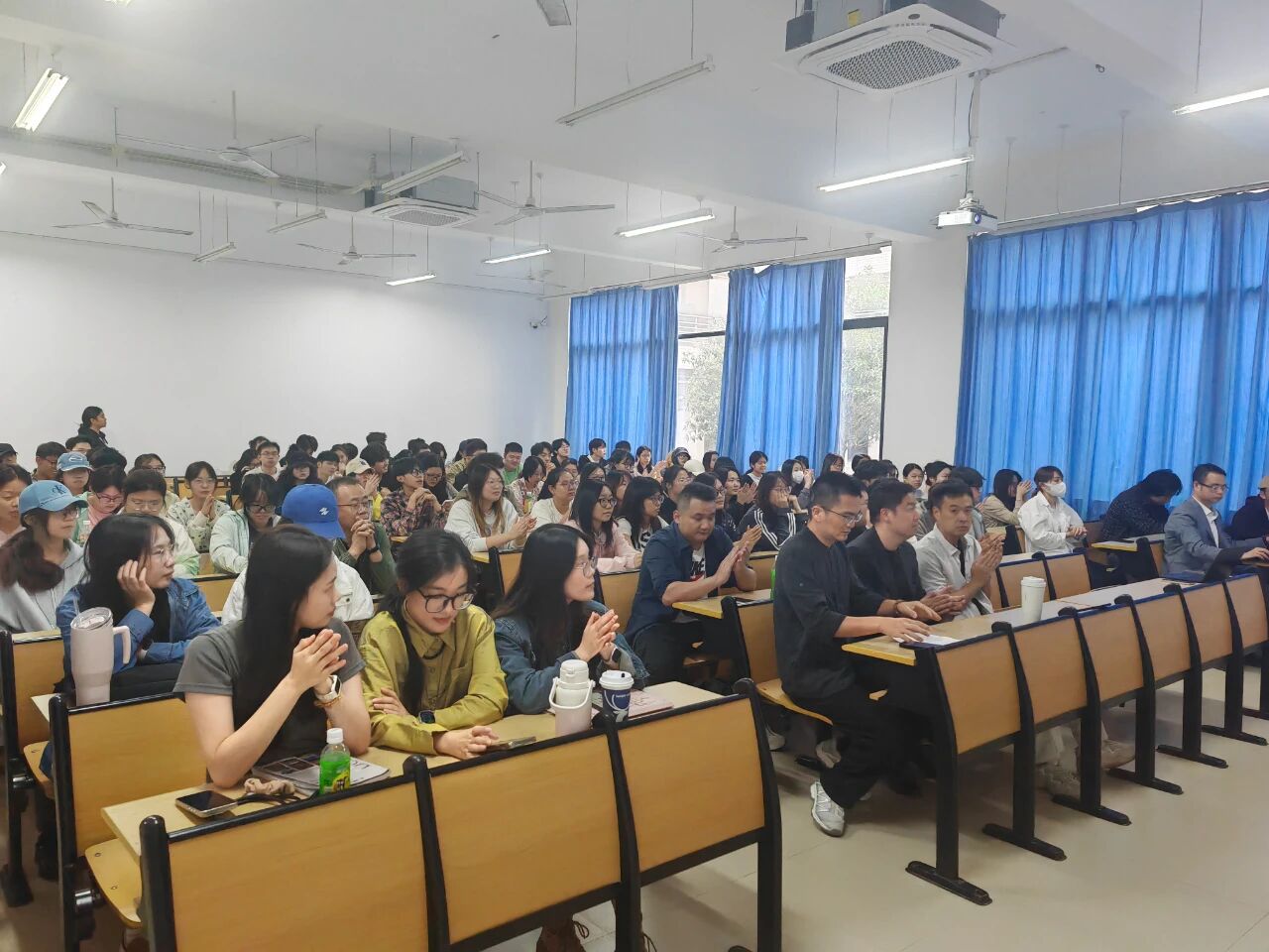 计算与信息科学学院举办“AIGC工作流与智能体设计”专题讲座